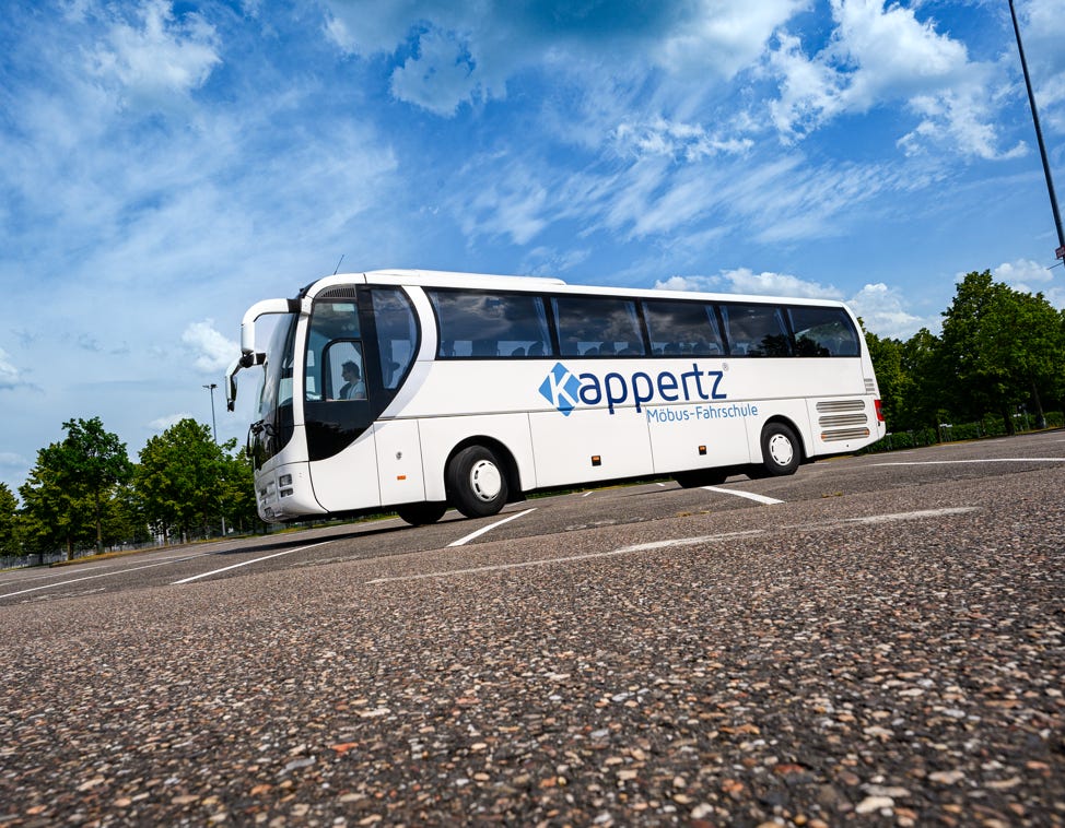 Fahrschulbus der M&ouml;bus-Fahrschule Kappertz GmbH
